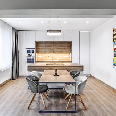 Chalupku - Luxurious Apartment 70M2 In Direct Centrum With Parking Included, Air-Conditioned, Balcony, Quiet Sleep, Best In Town Banska Bystrica Bagian luar foto