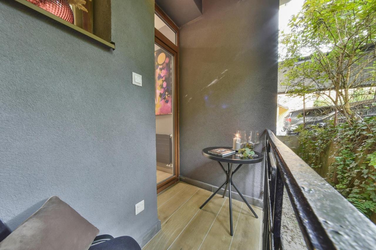 Chalupku - Luxurious Apartment 70M2 In Direct Centrum With Parking Included, Air-Conditioned, Balcony, Quiet Sleep, Best In Town Banska Bystrica Bagian luar foto