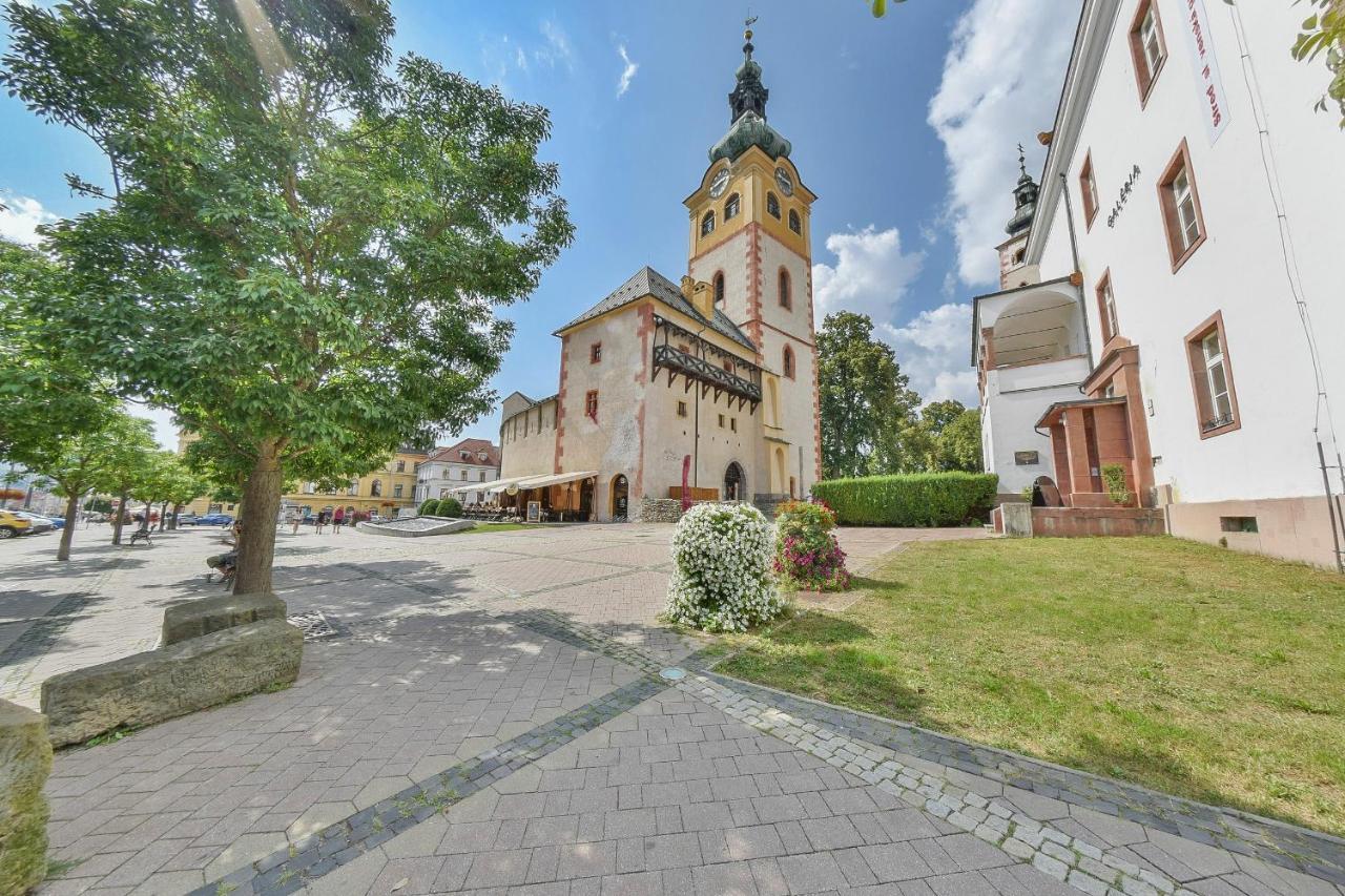 Chalupku - Luxurious Apartment 70M2 In Direct Centrum With Parking Included, Air-Conditioned, Balcony, Quiet Sleep, Best In Town Banska Bystrica Bagian luar foto