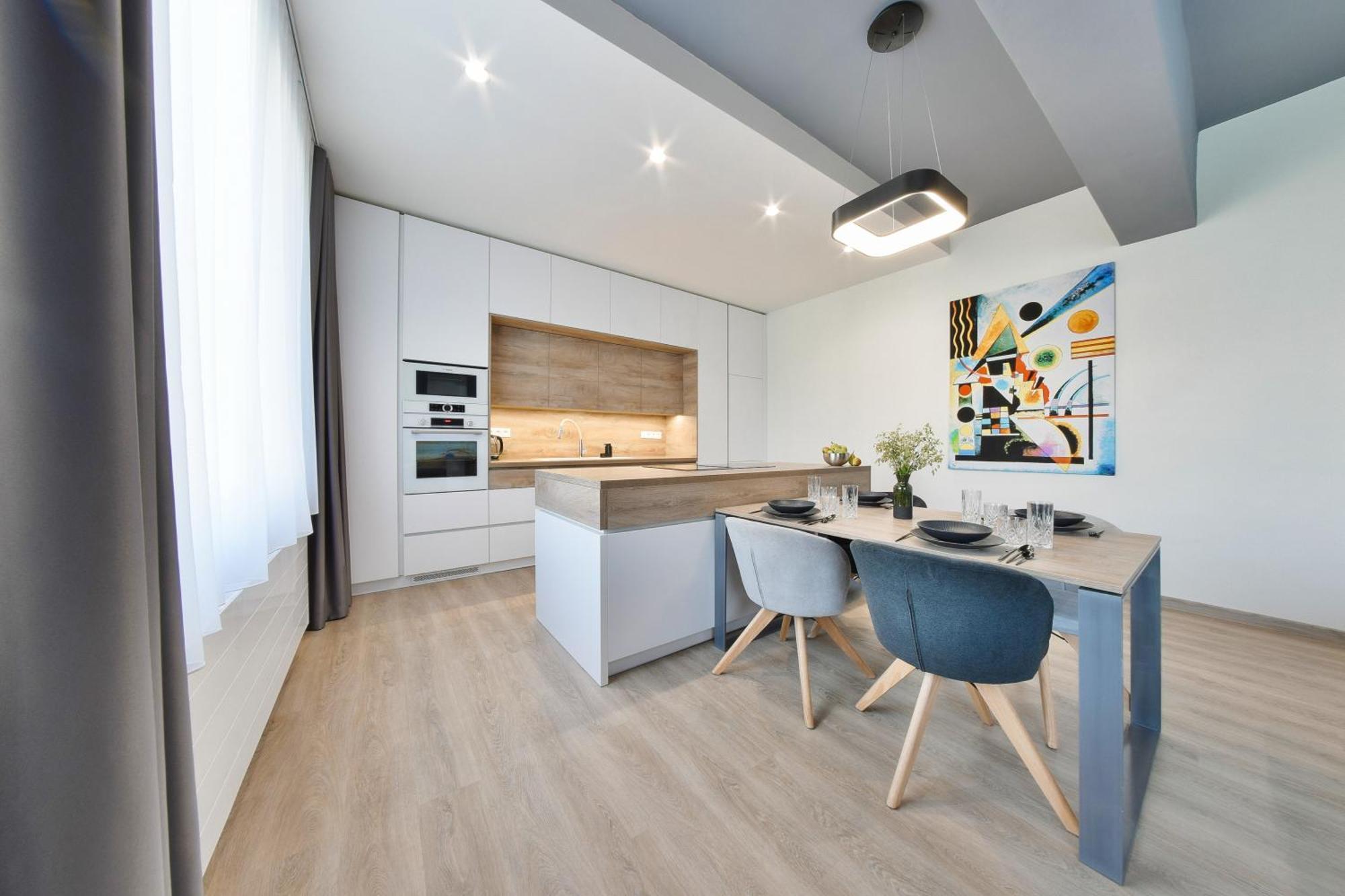 Chalupku - Luxurious Apartment 70M2 In Direct Centrum With Parking Included, Air-Conditioned, Balcony, Quiet Sleep, Best In Town Banska Bystrica Bagian luar foto