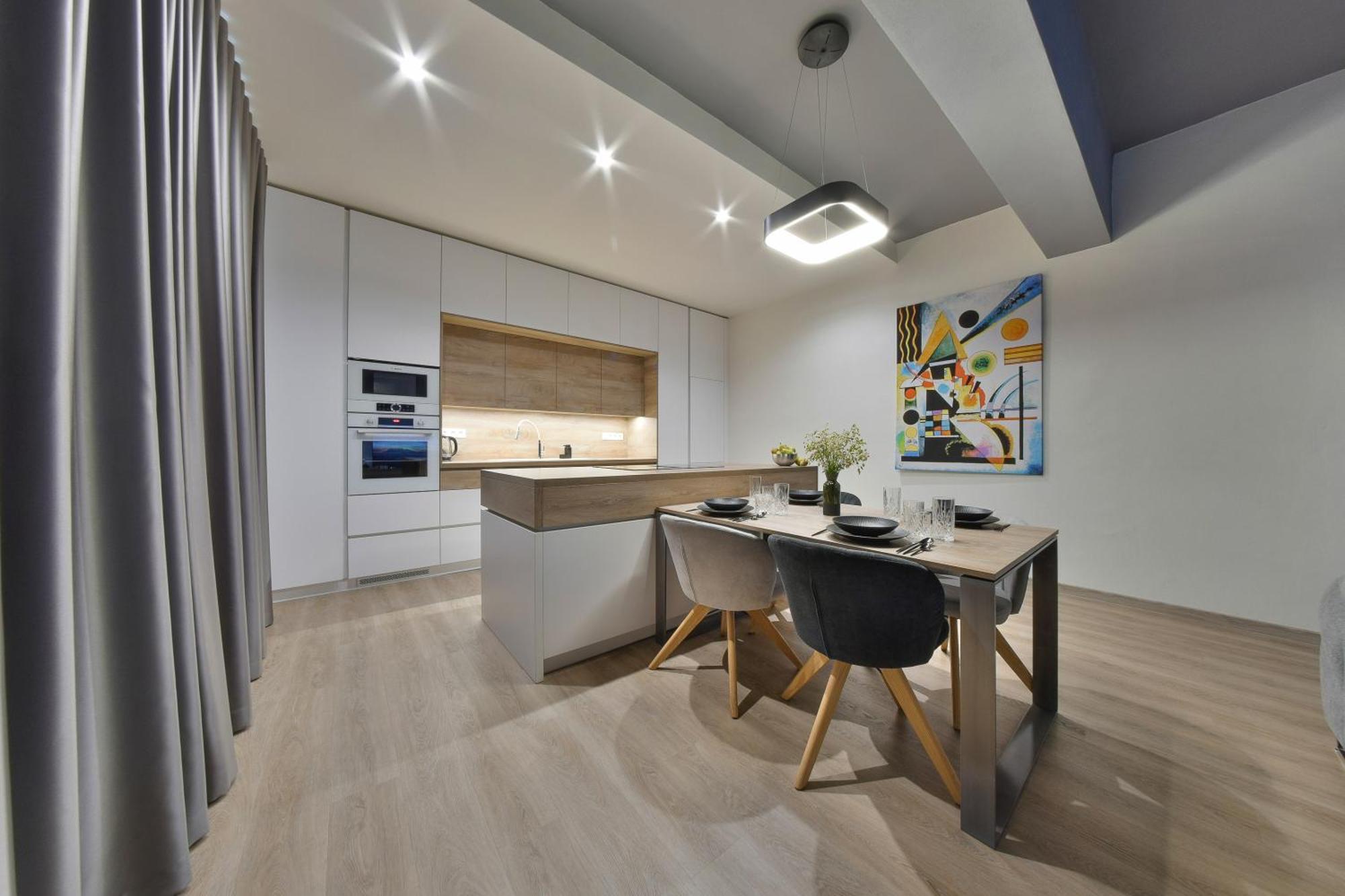 Chalupku - Luxurious Apartment 70M2 In Direct Centrum With Parking Included, Air-Conditioned, Balcony, Quiet Sleep, Best In Town Banska Bystrica Bagian luar foto