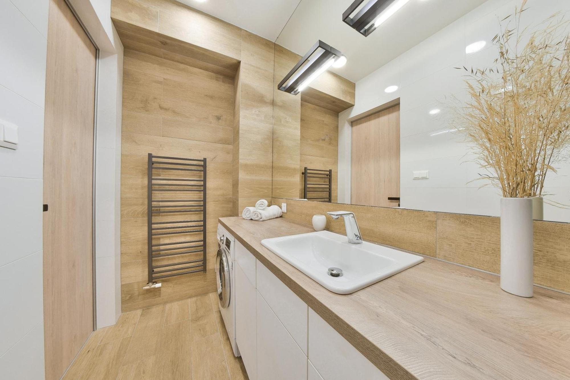 Chalupku - Luxurious Apartment 70M2 In Direct Centrum With Parking Included, Air-Conditioned, Balcony, Quiet Sleep, Best In Town Banska Bystrica Bagian luar foto