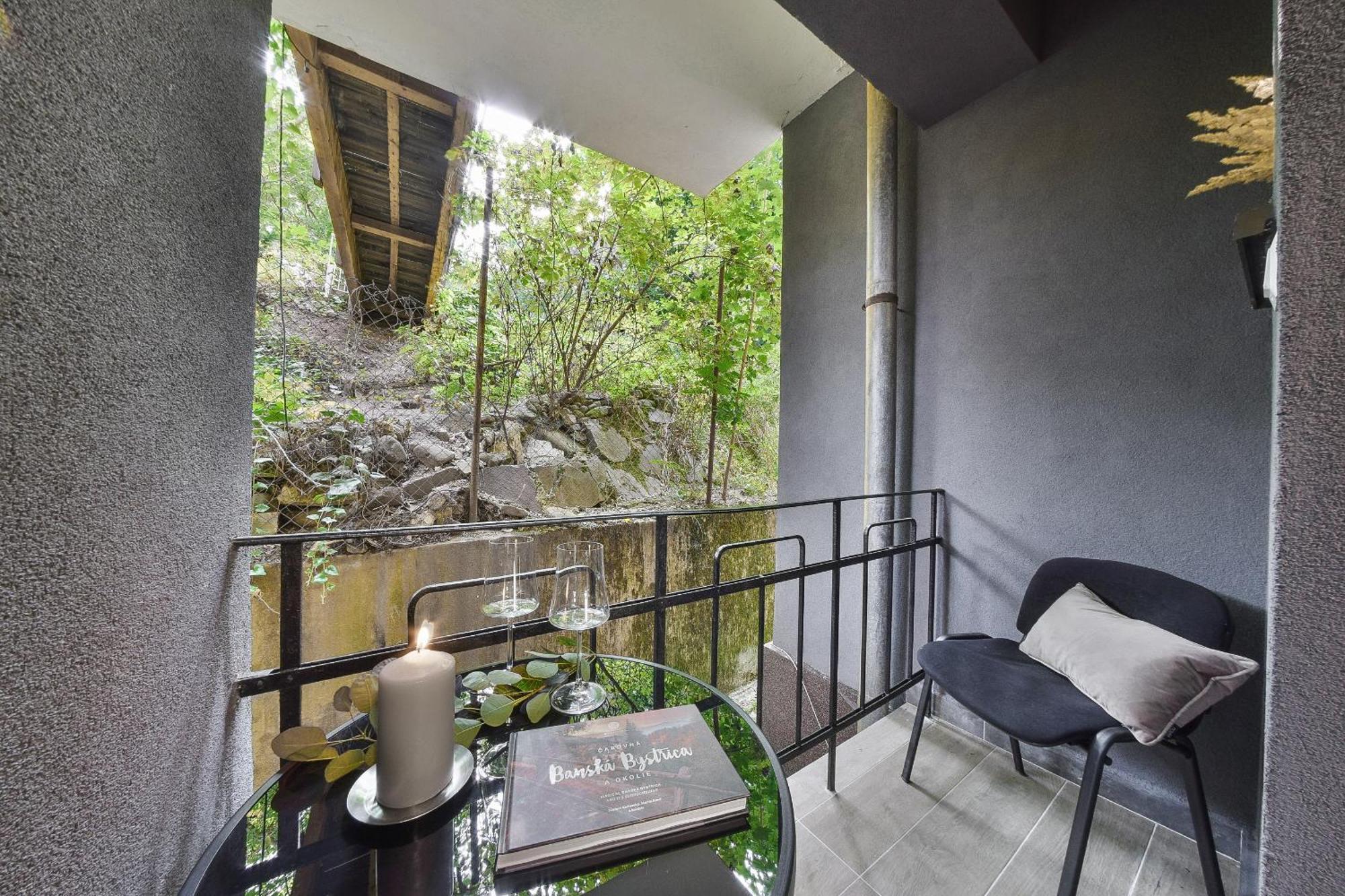 Chalupku - Luxurious Apartment 70M2 In Direct Centrum With Parking Included, Air-Conditioned, Balcony, Quiet Sleep, Best In Town Banska Bystrica Bagian luar foto