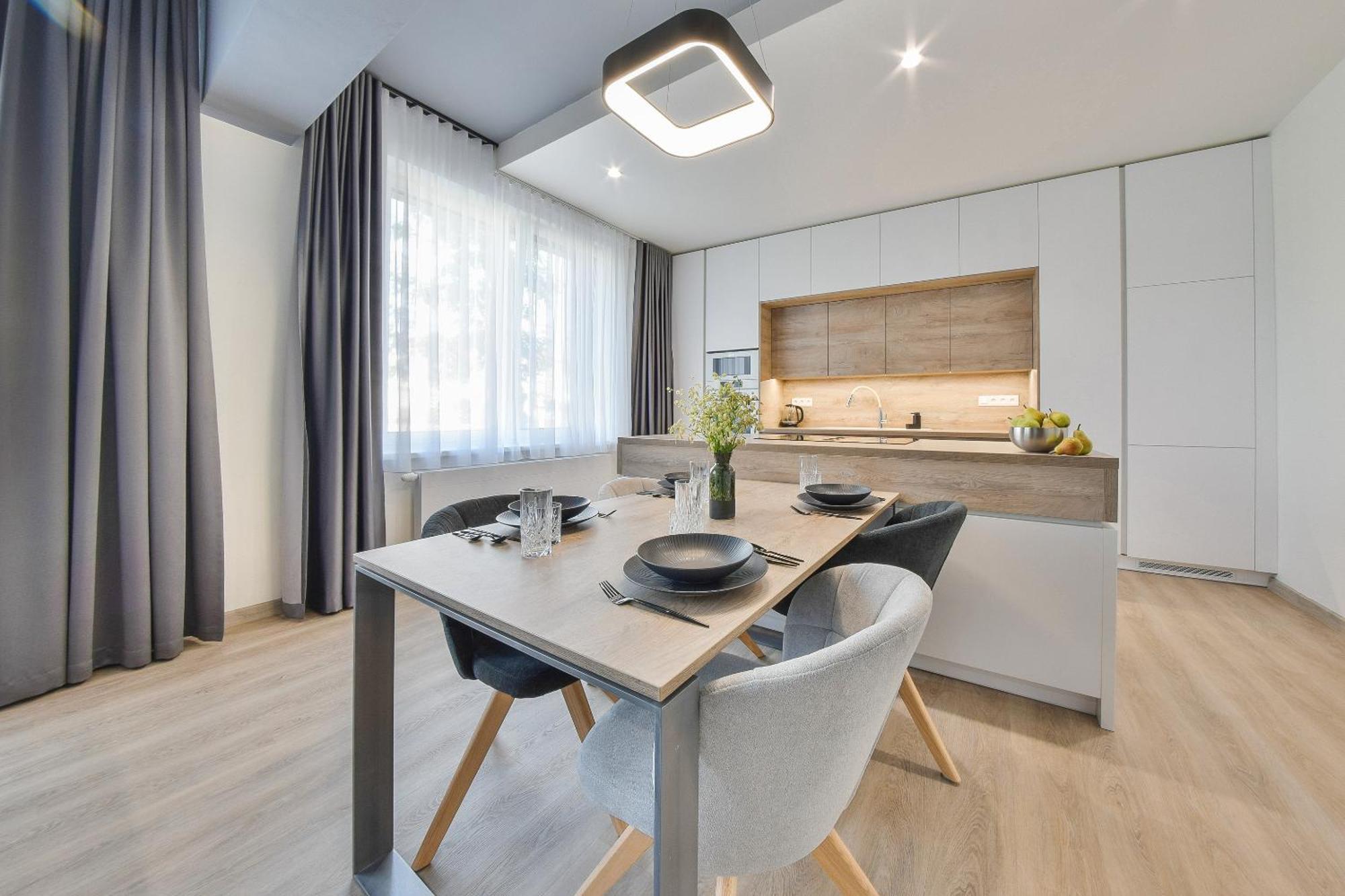 Chalupku - Luxurious Apartment 70M2 In Direct Centrum With Parking Included, Air-Conditioned, Balcony, Quiet Sleep, Best In Town Banska Bystrica Bagian luar foto