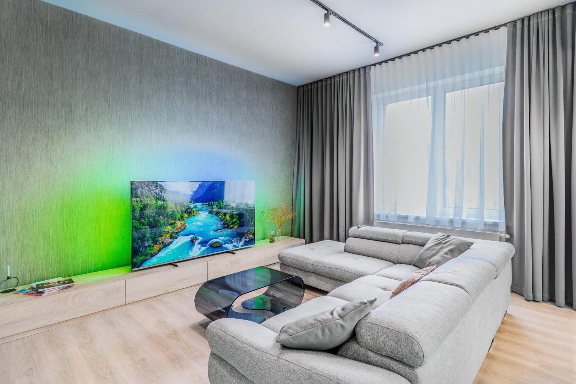 Chalupku - Luxurious Apartment 70M2 In Direct Centrum With Parking Included, Air-Conditioned, Balcony, Quiet Sleep, Best In Town Banska Bystrica Bagian luar foto
