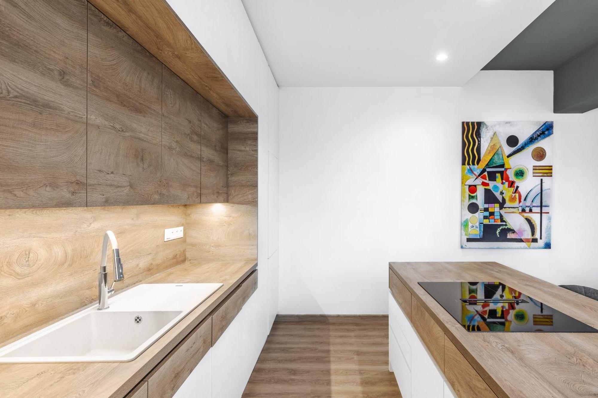Chalupku - Luxurious Apartment 70M2 In Direct Centrum With Parking Included, Air-Conditioned, Balcony, Quiet Sleep, Best In Town Banska Bystrica Bagian luar foto