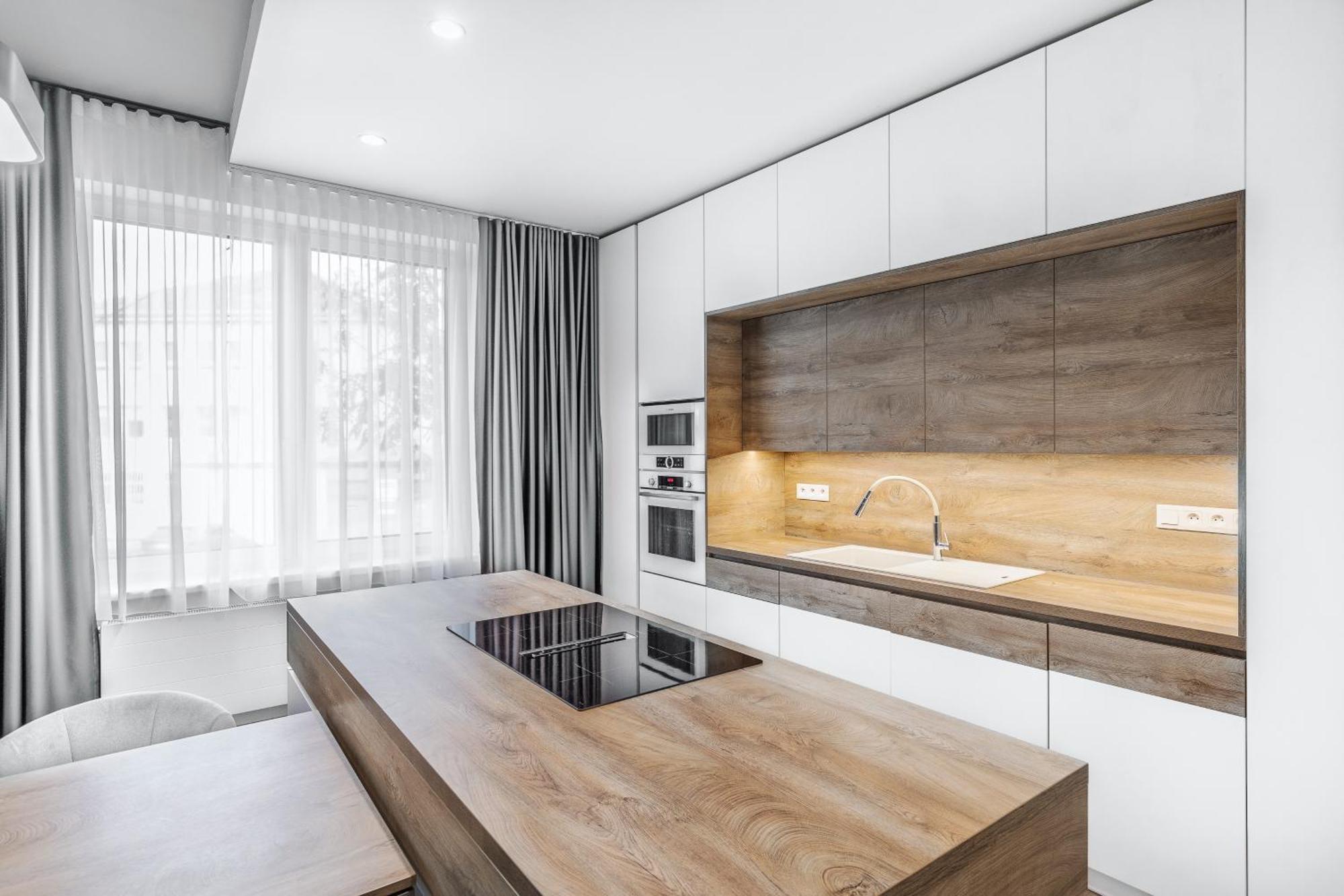 Chalupku - Luxurious Apartment 70M2 In Direct Centrum With Parking Included, Air-Conditioned, Balcony, Quiet Sleep, Best In Town Banska Bystrica Bagian luar foto