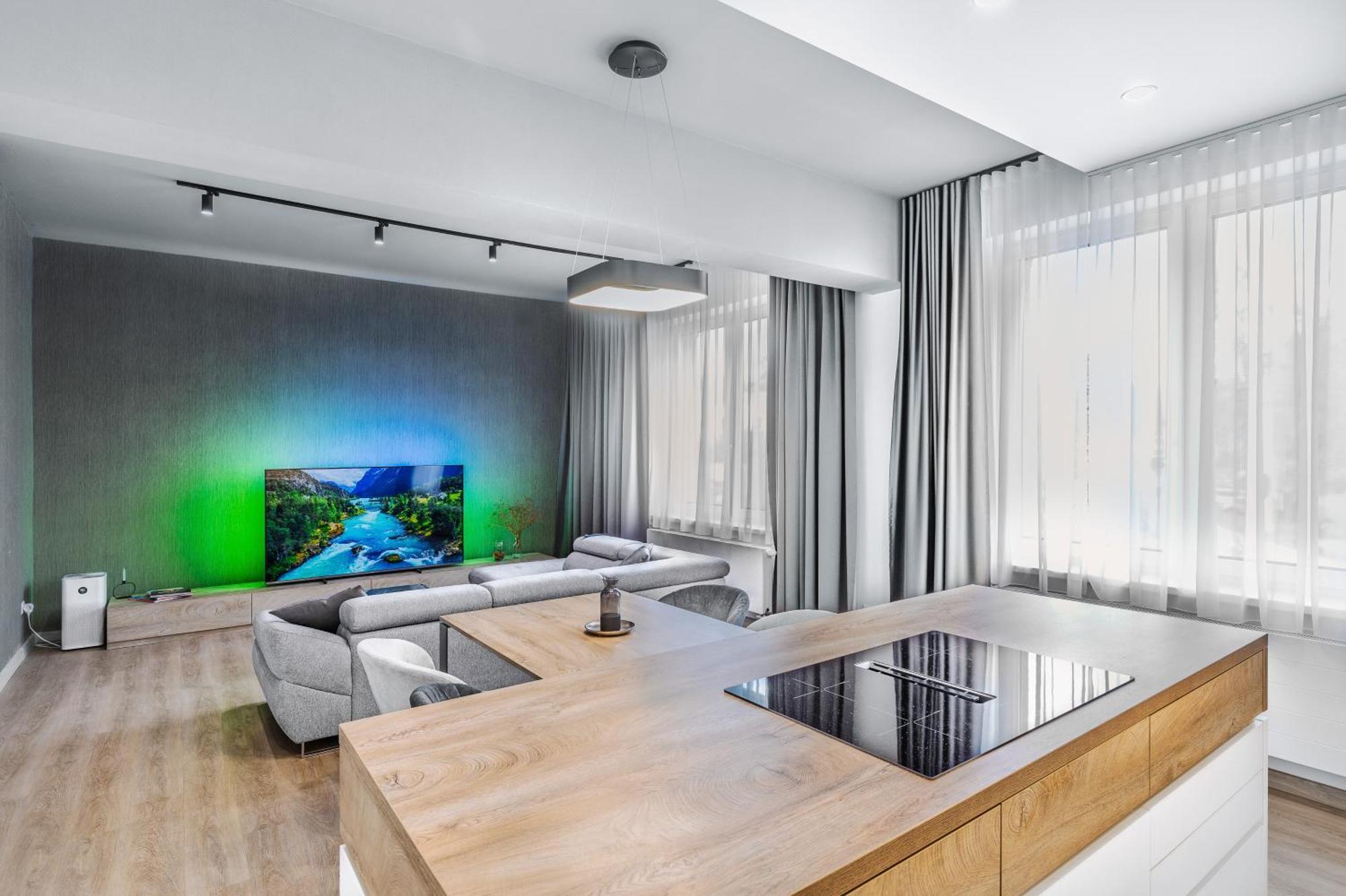 Chalupku - Luxurious Apartment 70M2 In Direct Centrum With Parking Included, Air-Conditioned, Balcony, Quiet Sleep, Best In Town Banska Bystrica Bagian luar foto